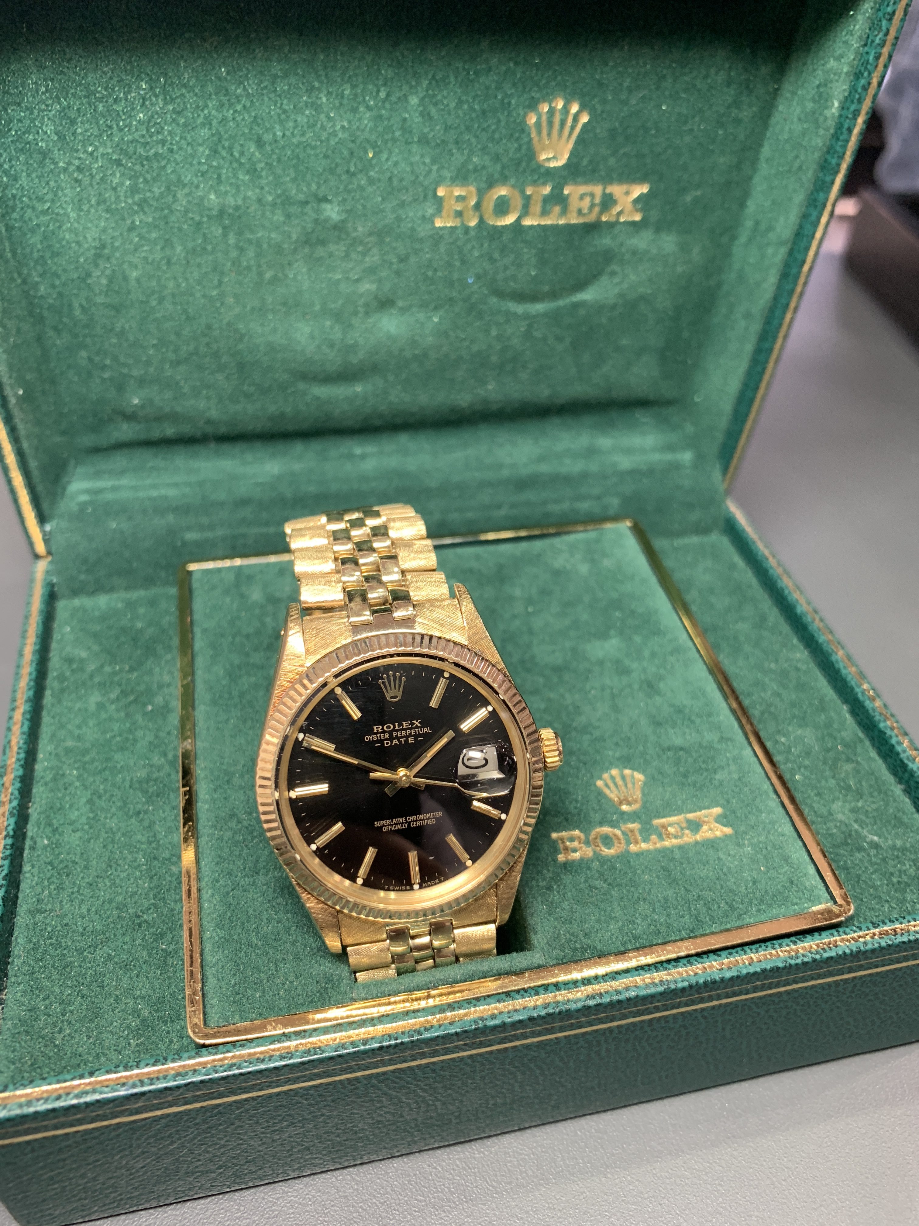 Vintage Rolex Gold oyster perpetual date model from 1981 Carr