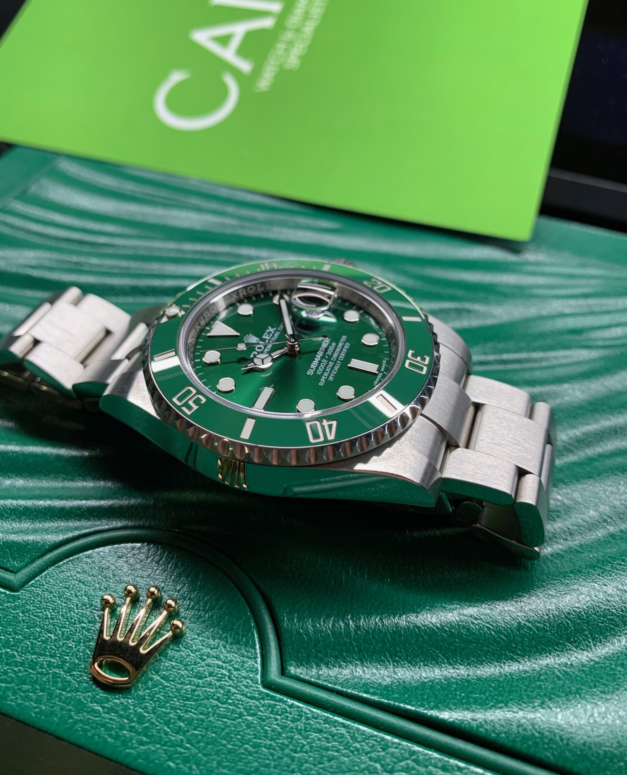 Let's simply LOOK at the Rolex Submariner Date green dial and bezel Hulk  116610LV 